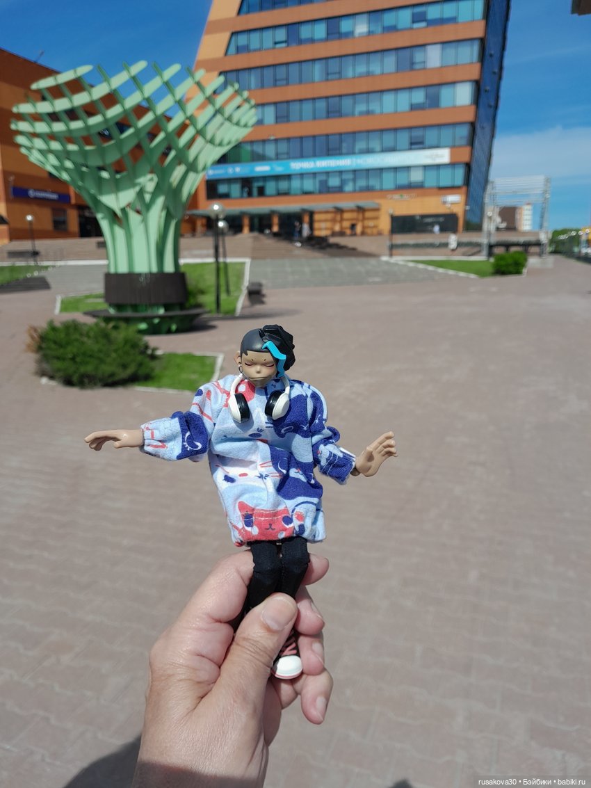 Руби и Енотик гуляют — Экшн