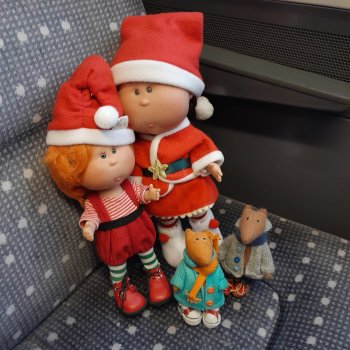 Рождественская елка и гномики.