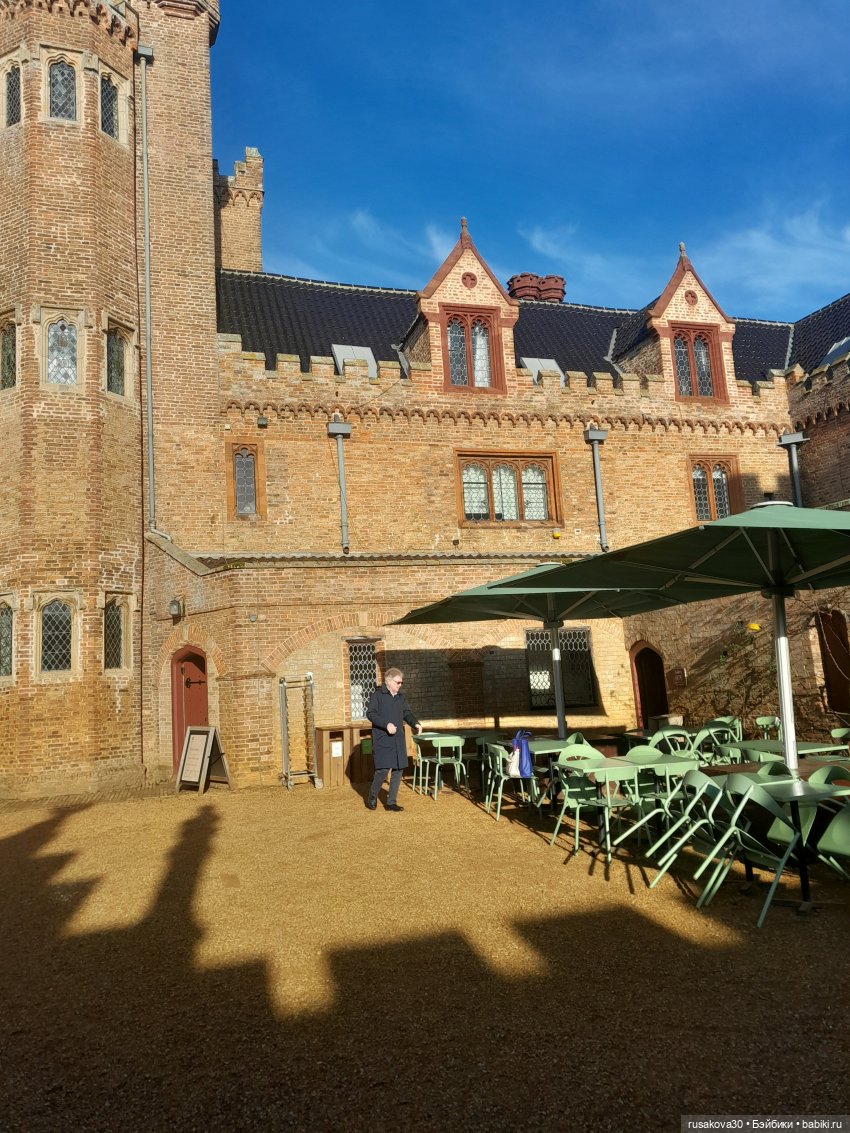 Поместье музей - Оксбру-холл ( Oxburgh Hall)