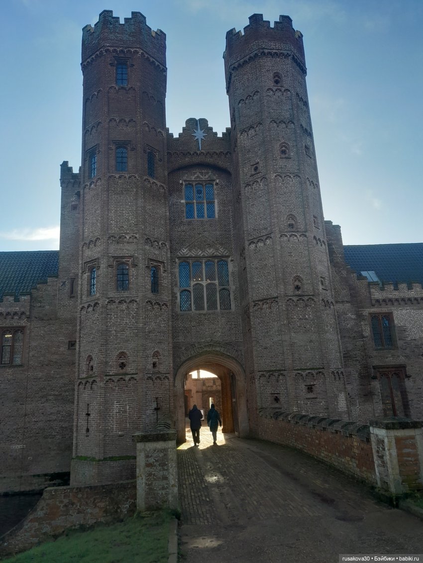 Поместье музей - Оксбру-холл ( Oxburgh Hall) (фото 10)