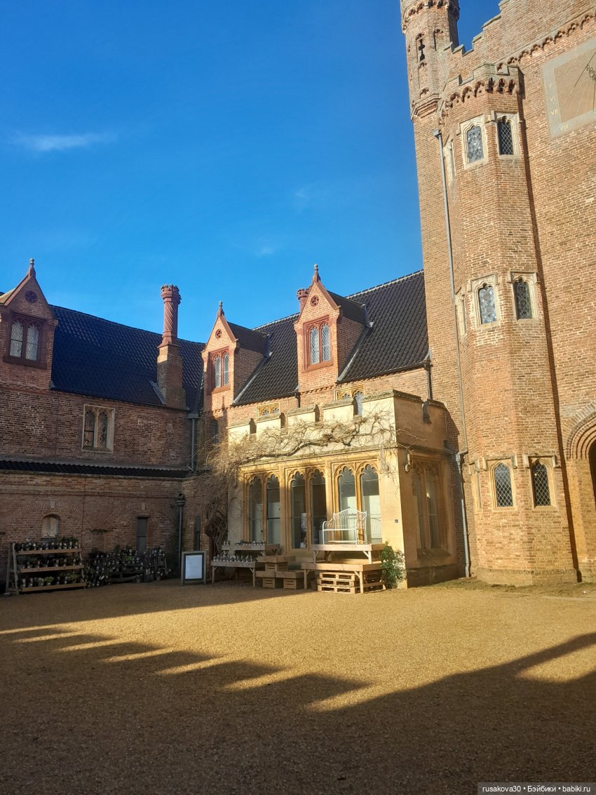 Поместье музей - Оксбру-холл ( Oxburgh Hall)