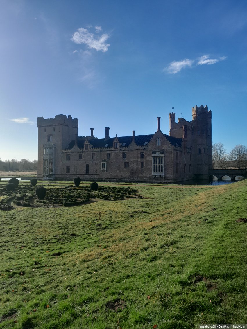 Поместье музей - Оксбру-холл ( Oxburgh Hall) (фото 2)