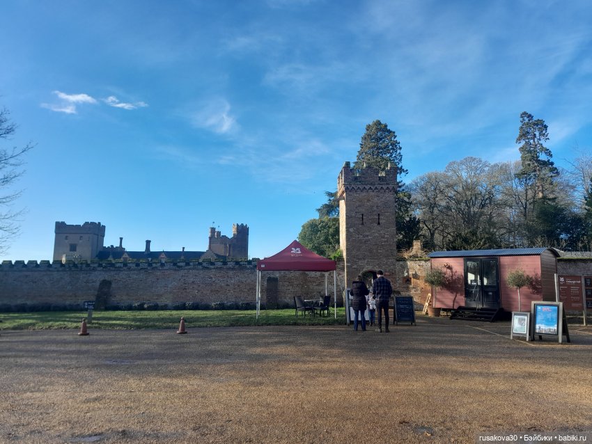Поместье музей - Оксбру-холл ( Oxburgh Hall)