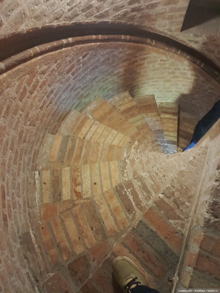 Поместье Оксбру-холл ( Oxburgh Hall)(продолжение)