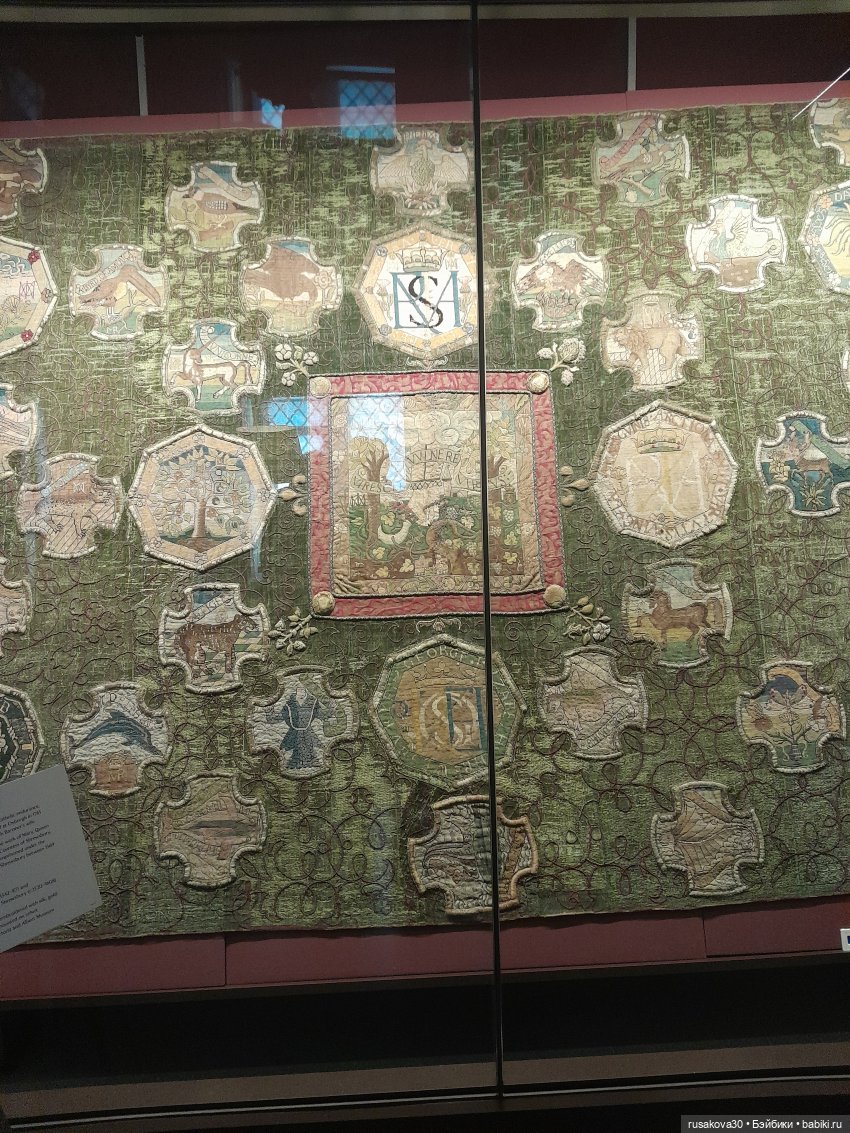 Поместье Оксбру-холл ( Oxburgh Hall)(продолжение)