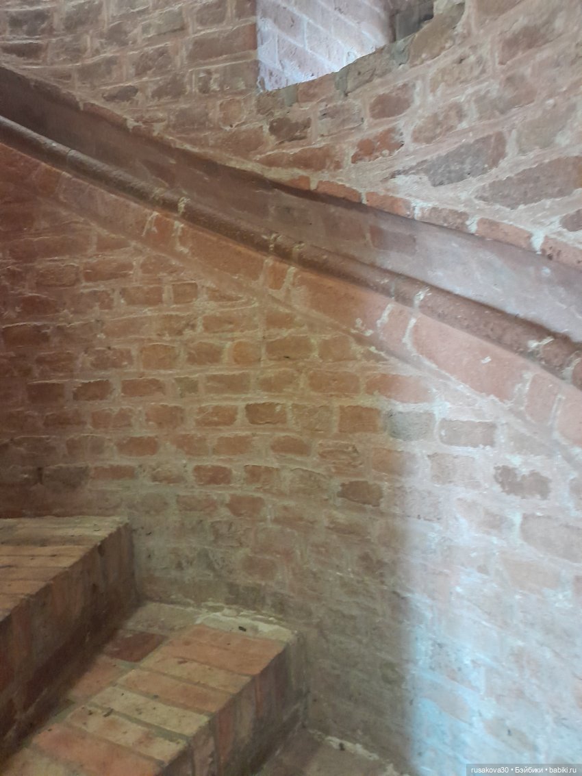 Поместье Оксбру-холл ( Oxburgh Hall)(продолжение)