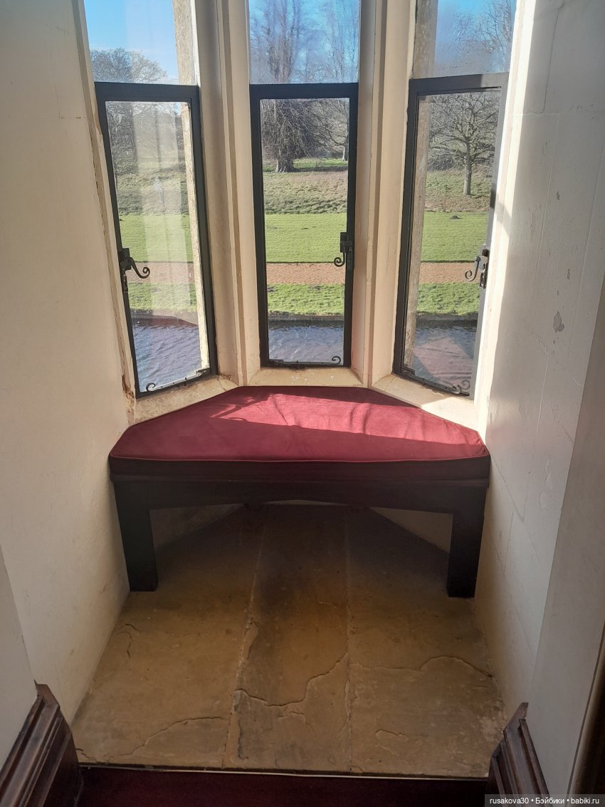 Поместье Оксбру-холл ( Oxburgh Hall)(продолжение)