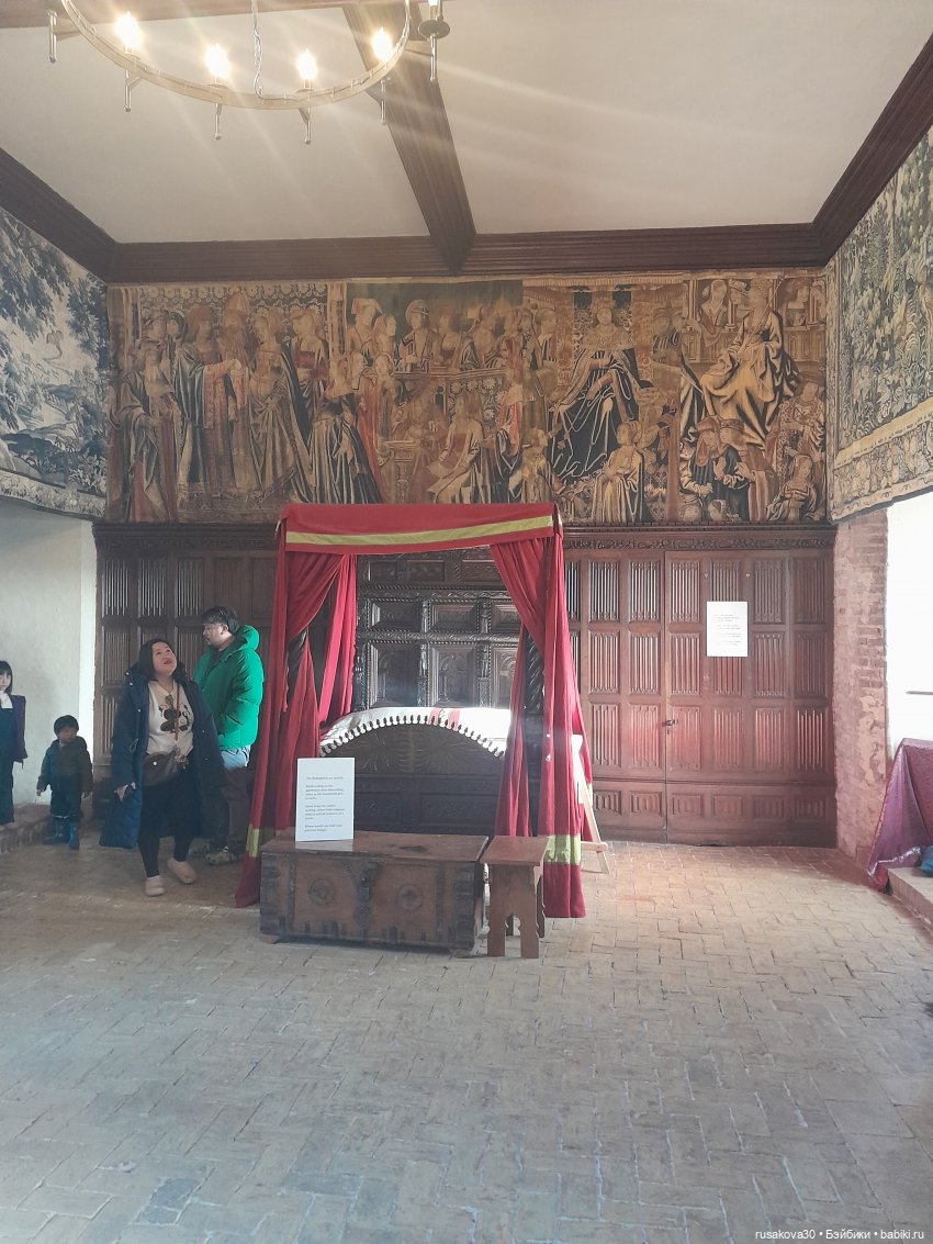 Поместье Оксбру-холл ( Oxburgh Hall)(продолжение)