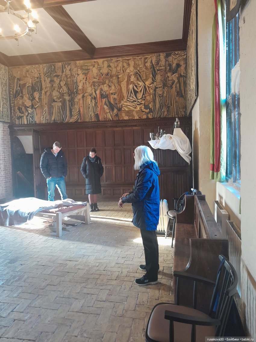 Поместье Оксбру-холл ( Oxburgh Hall)(продолжение)