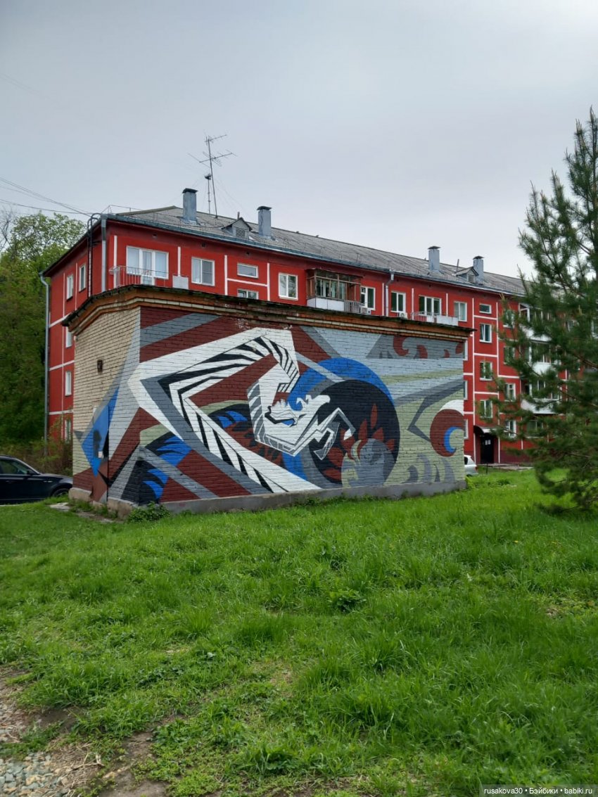 Руби и Енотик гуляют — Экшн