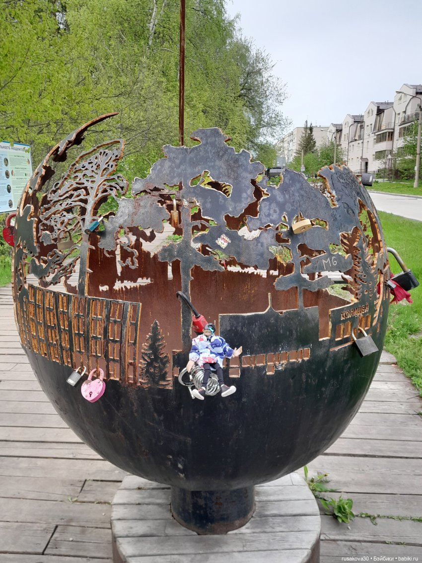 Руби и Енотик гуляют — Экшн