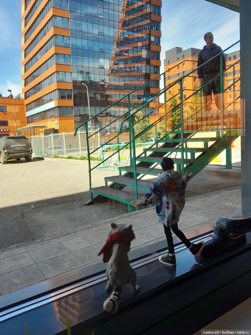 Руби и Енотик гуляют — Экшн