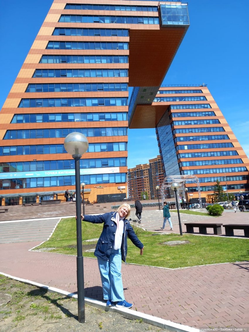 Руби и Енотик гуляют — Экшн