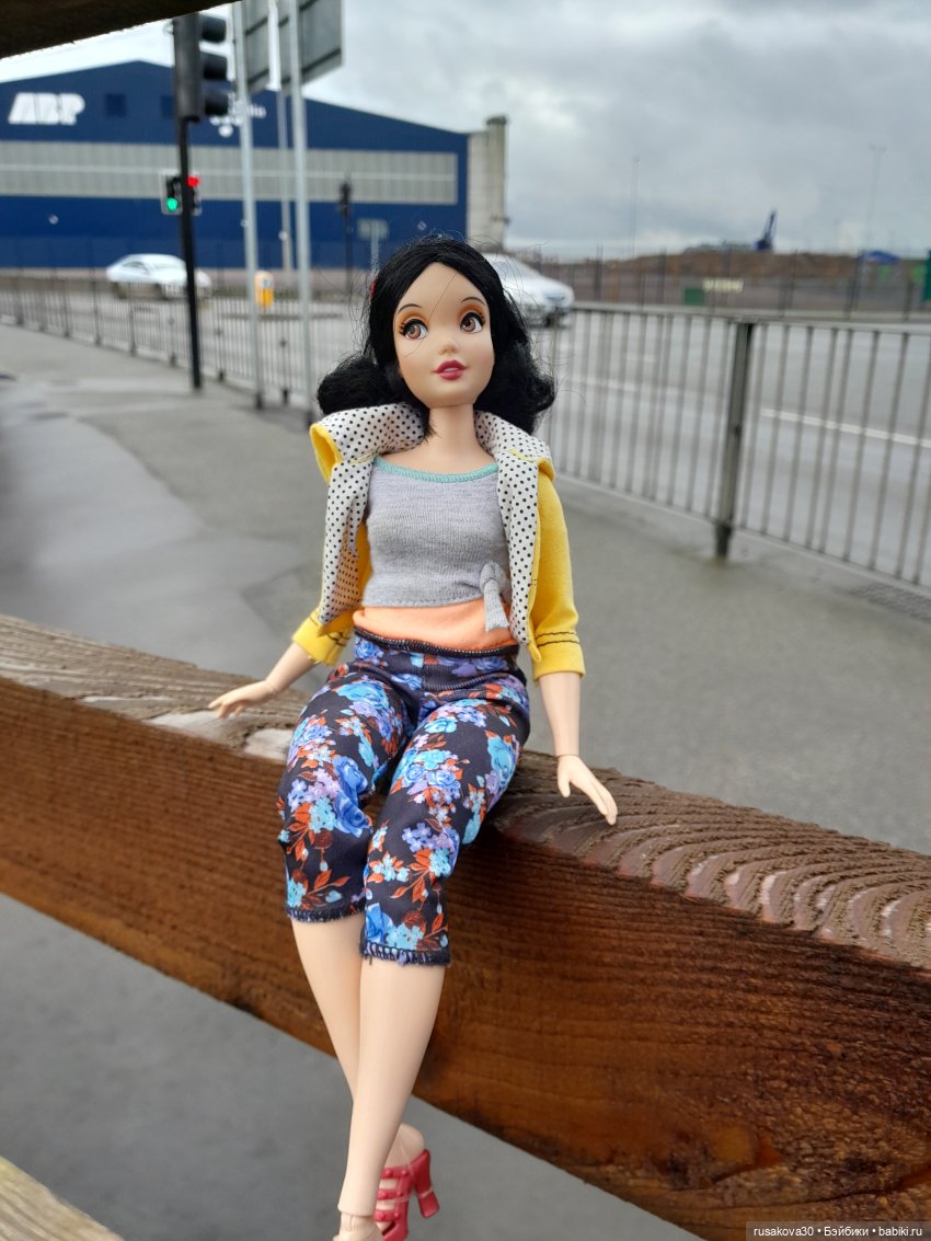 Прогулки со Снежкой — Куклы Disney Animators и Принцессы Диснея: Disney Store