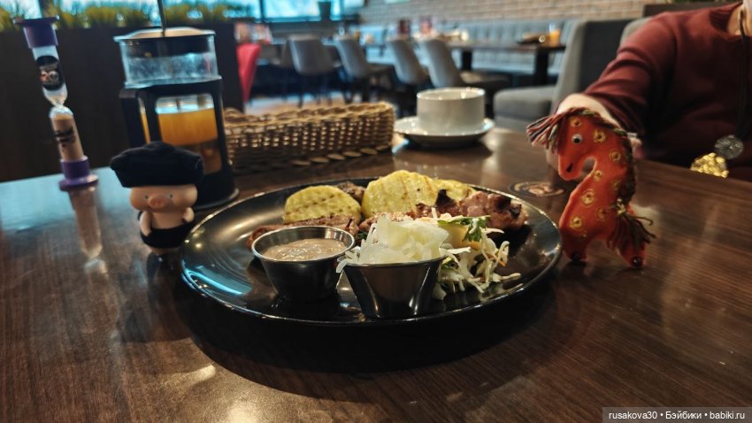 Поросенок Лелик гуляет по Новосибирску