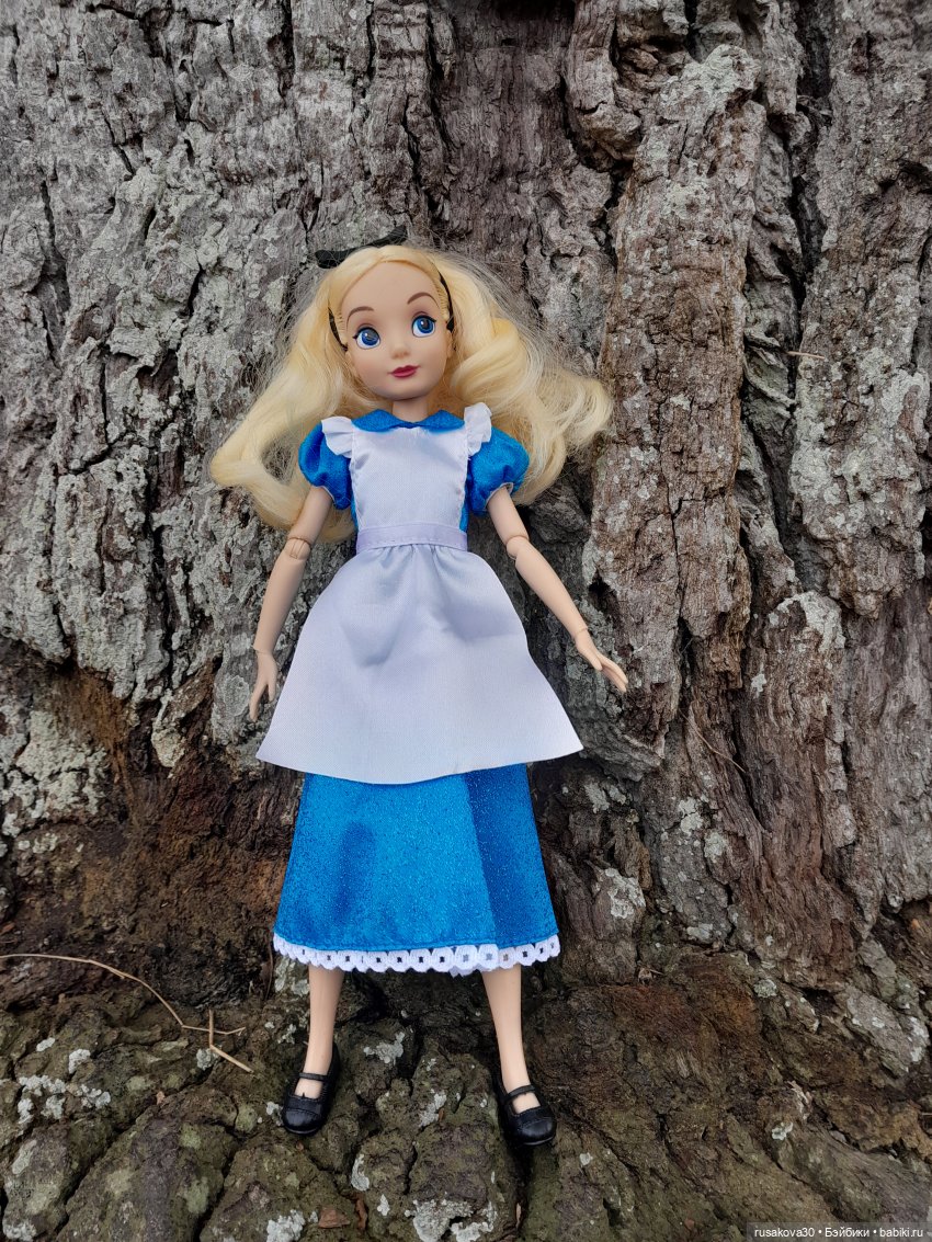 Алиса и лисята гуляют по садам Фелбригг-Холла