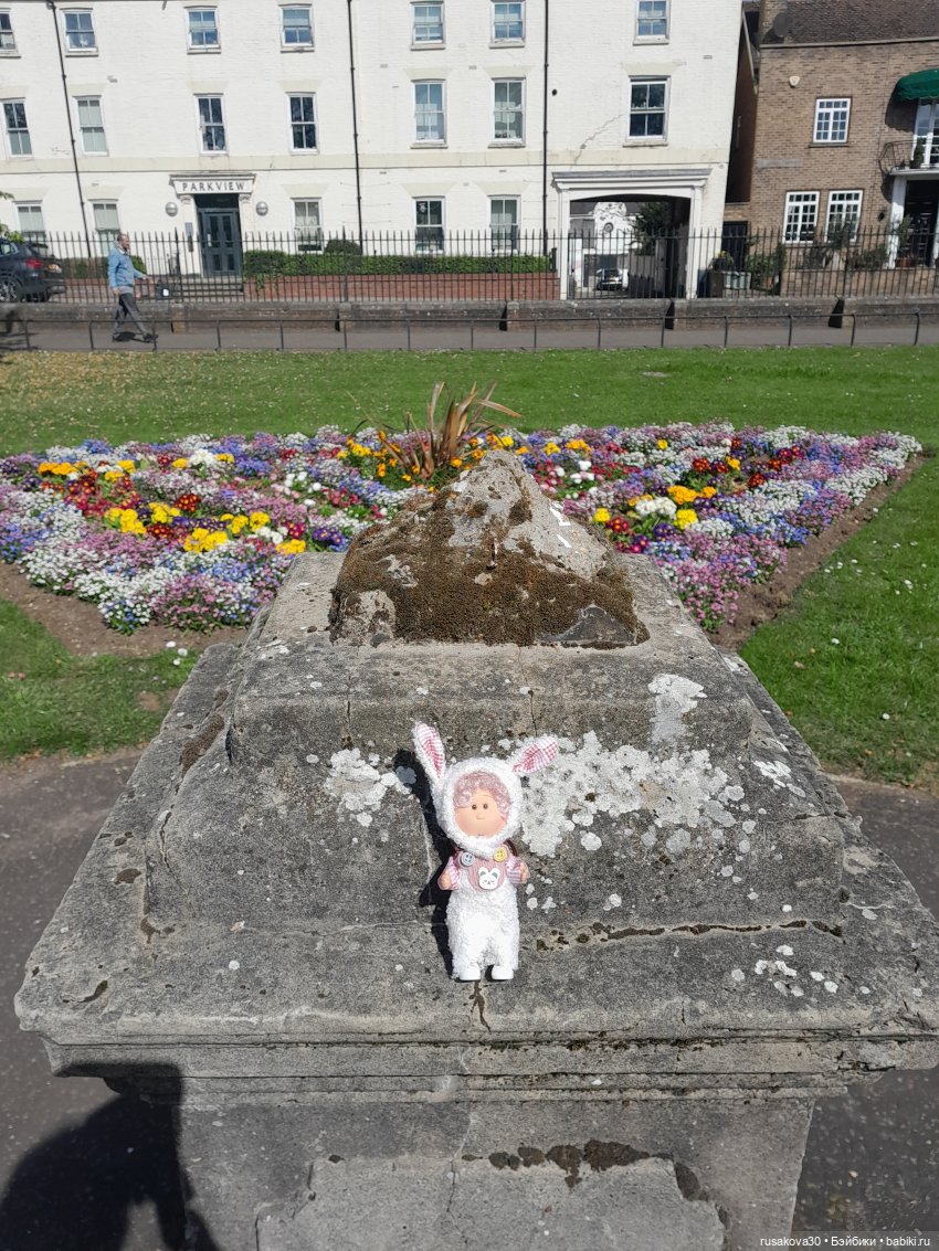 Малышка Мия знакомится с Кингс Лином