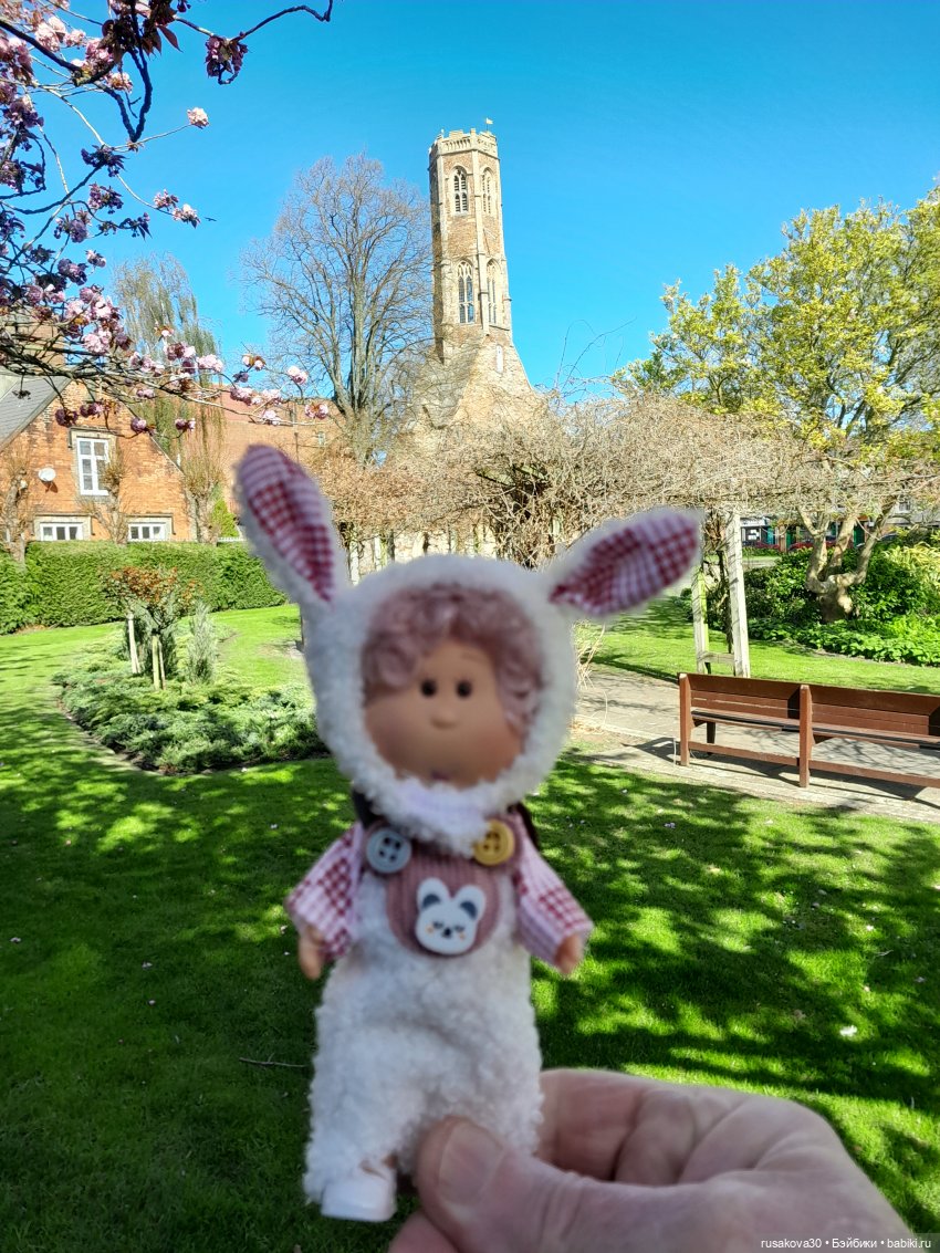 Малышка Мия знакомится с Кингс Лином