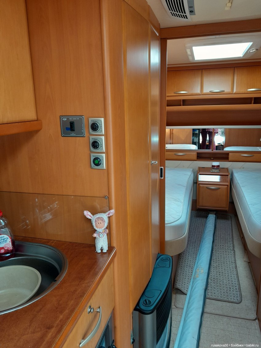 Малышка Мия знакомится с Кингс Лином