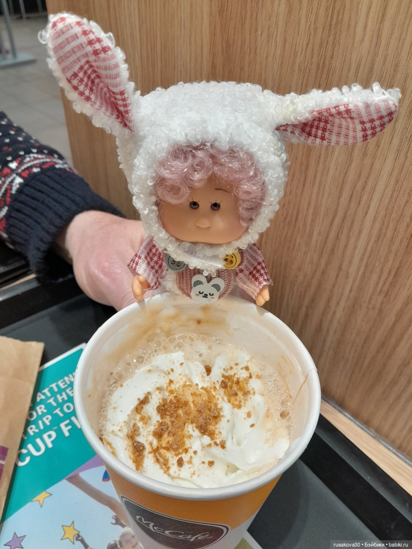 Малышка Мия знакомится с Кингс Лином