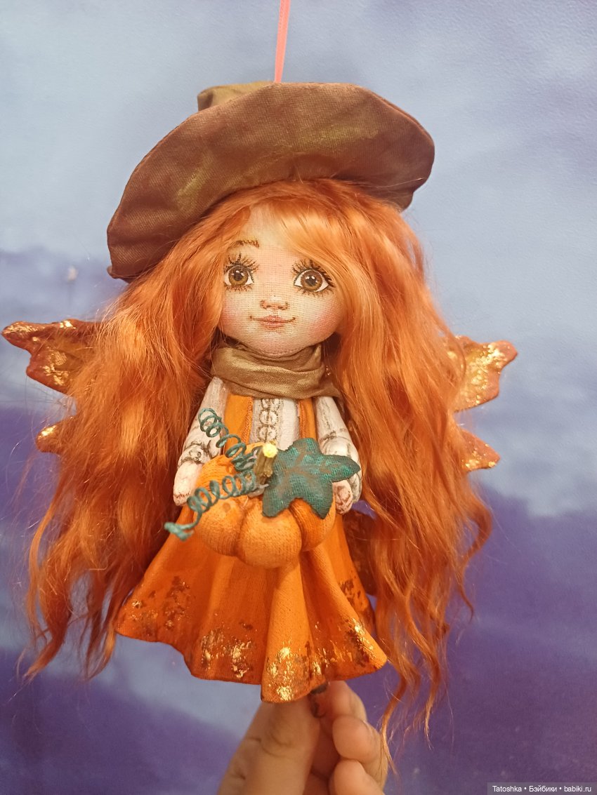 Текстильная кукла-подвеска