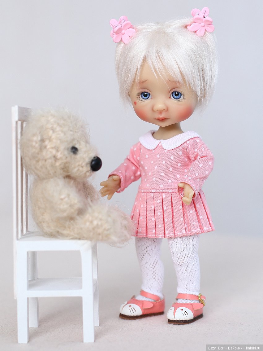 Девочка и старенький мишка (фото 7)