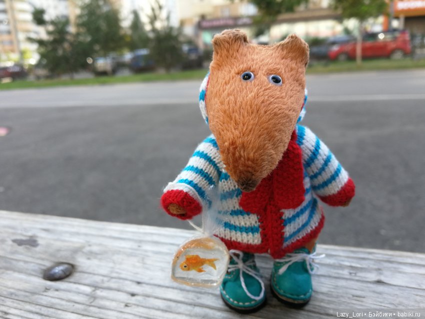 Лис Моррис идёт на рыбалку