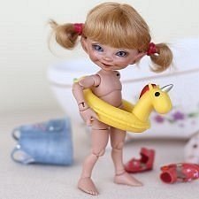 А гном идет купаться