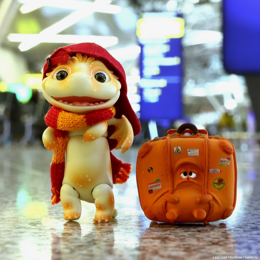 Фото кукол в общественных местах: от парка до магазина (фото 10)