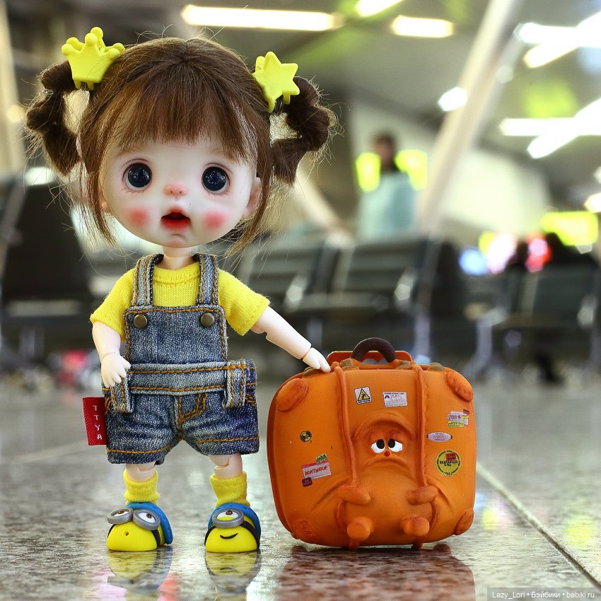 Фото кукол в общественных местах: от парка до магазина (фото 9)