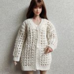 Белый кардиган, бардовый джемпер-сетка и туника с пайетками