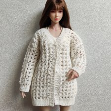 Белый кардиган, бардовый джемпер-сетка и туника с пайетками