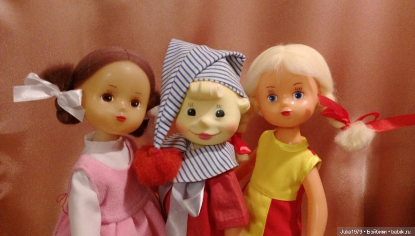 Симпатичные девчонки и Буратино Горьковской фабрики игрушек "Мир"
