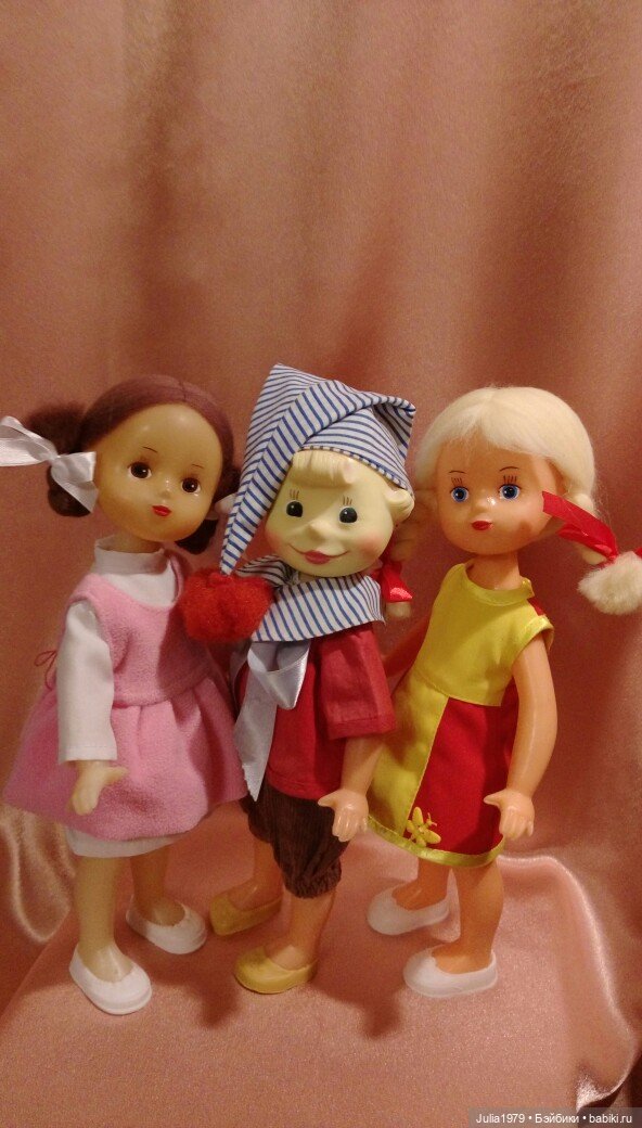 Симпатичные девчонки и Буратино Горьковской фабрики игрушек "Мир"