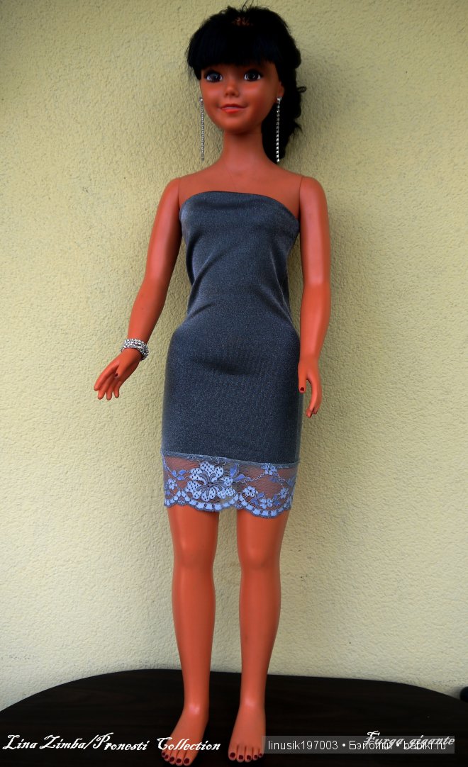 Эта девочка Furga имеет рост 95 см. Количество их ограничено, производились в 1993 году. К сожалению, не знаю её имени. Больше встречаются- блондинки, мне попалалась-смуглая брюнеточка. Эта девочка Furga имеет рост 95 см. Количество их ограничено, производились в 1993 году. К сожалению, не знаю её имени. Больше встречаются- блондинки, мне попалалась-смуглая брюнеточка.