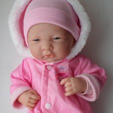 Пупс в ванночке.