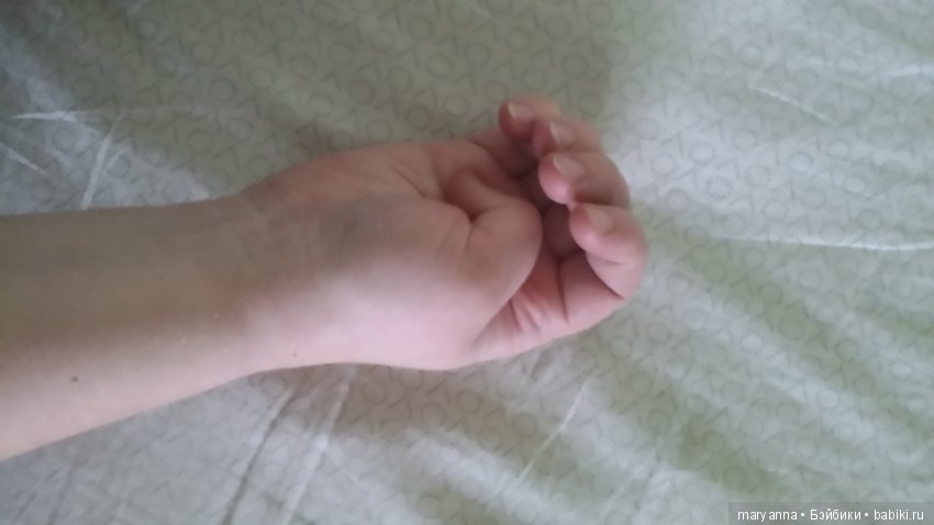 Рука с загнутыми пальцем