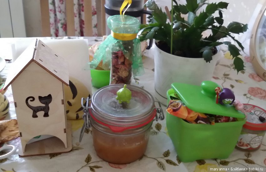 Стол на кухне