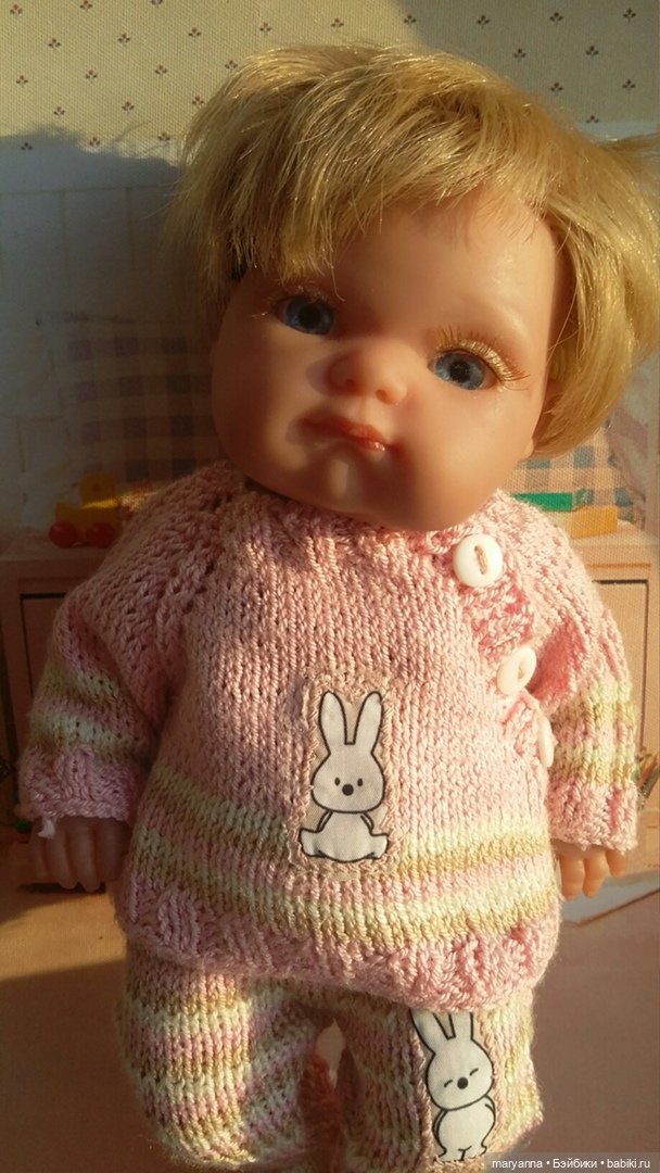 Комплект "Полосочки". Описание вязания для Пепиты от Антонио Хуан Мунекас 21 см | Бэйбики Комплект "Полосочки". Описание вязания для Пепиты от Антонио Хуан Мунекас 21 см