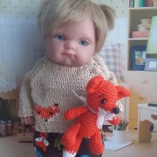 Кофточка с Лисом ,рукавом реглан и застёжкой в шве. Описание вязания для Пепиты от Антонио Хуан Мунекас 21 см.