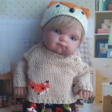 Шапочка " Лисичка" . Описание вязания на куколку Пепиту от Антонио Хуан Мунекас .