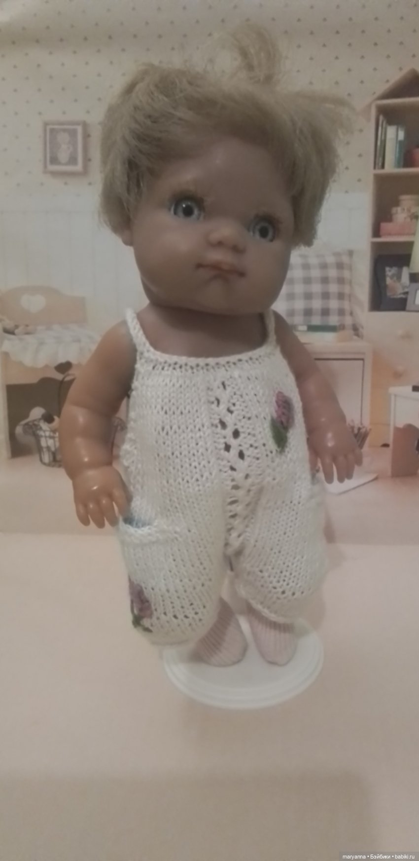 Время даром не теряю: и вяжу, и вышиваю