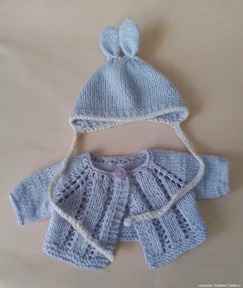 Кофточка и шапочка.