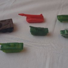 Игрушка СССР Танк бронетехника,пластмасса,одним лотом 6 шт Игрушка СССР Танк бронетехника,пластмасса,одним лотом 6 шт