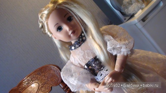 на этой фоторгафии она мне напоминает фею)