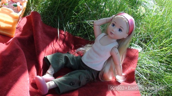 Наша летняя прогулка с Алиночкой Джолиной балериной и новой куколкой Варюшей, купленной 3 дня назад
