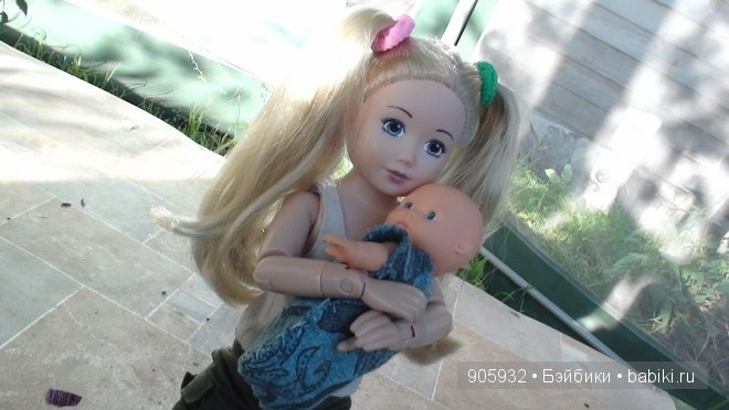 Наша летняя прогулка с Алиночкой Джолиной балериной и новой куколкой Варюшей, купленной 3 дня назад