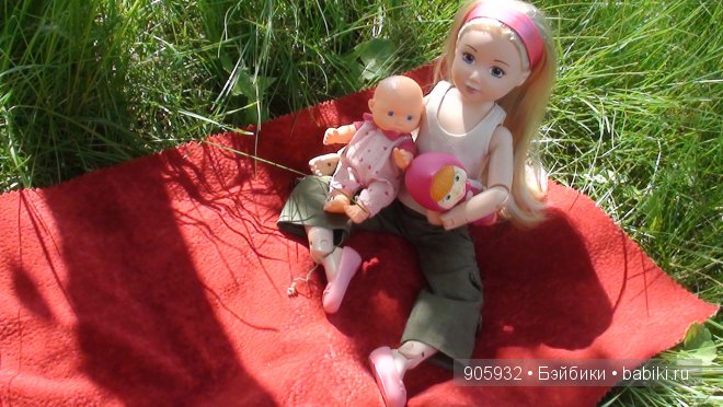 Наша летняя прогулка с Алиночкой Джолиной балериной и новой куколкой Варюшей, купленной 3 дня назад