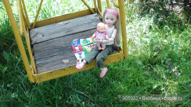 Наша летняя прогулка с Алиночкой Джолиной балериной и новой куколкой Варюшей, купленной 3 дня назад (фото 7)