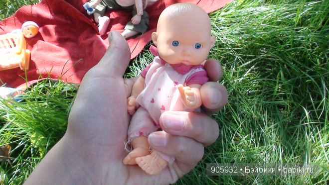Наша летняя прогулка с Алиночкой Джолиной балериной и новой куколкой Варюшей, купленной 3 дня назад